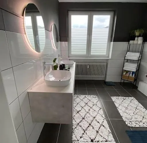 Sued- 5 Zimmer_15 Personen _ Komplett_eingerichtet *